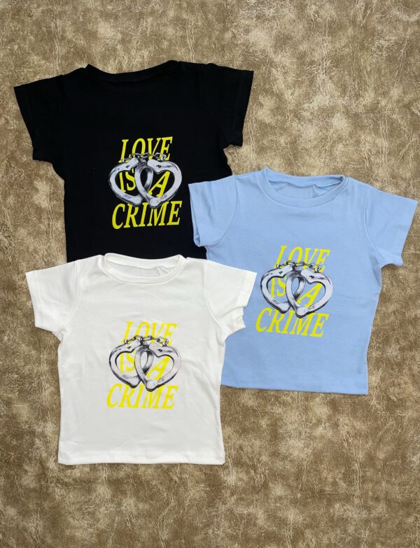 Remera LOVE IS A CRIME
