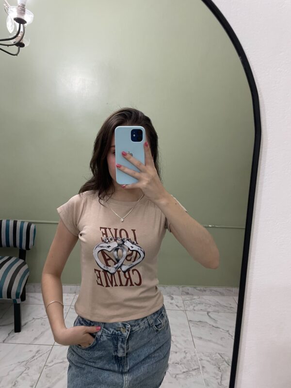 Remera LOVE IS A CRIME
