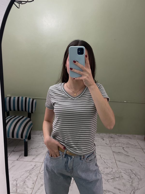 Remera Rayada Escote V